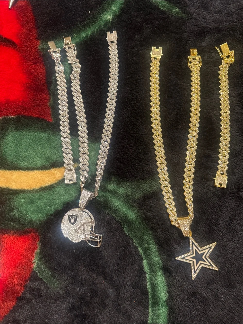 Gold-Tone Star Pendant Necklace and Bracelet /Set 2 sets